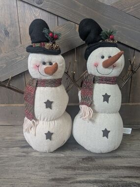 Adorable Set Of Primitive Looking Snowmen
